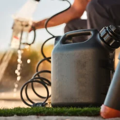 2 Gallon Pressurized Portable Water Tank