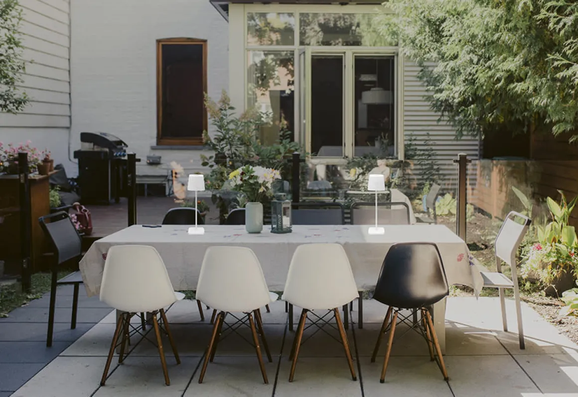 Cordless Indoor/Outdoor Lamp