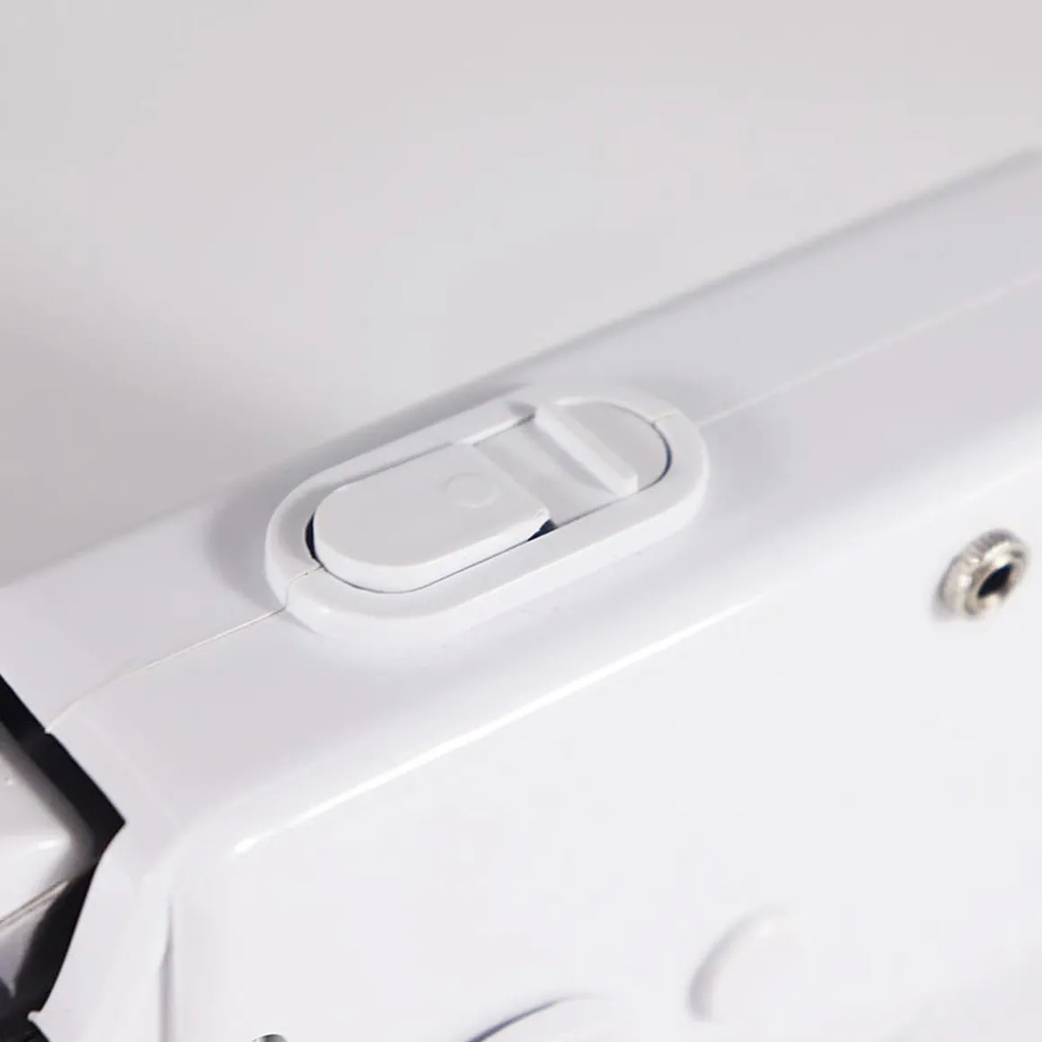 Handheld Mini Electric Sewing Machine