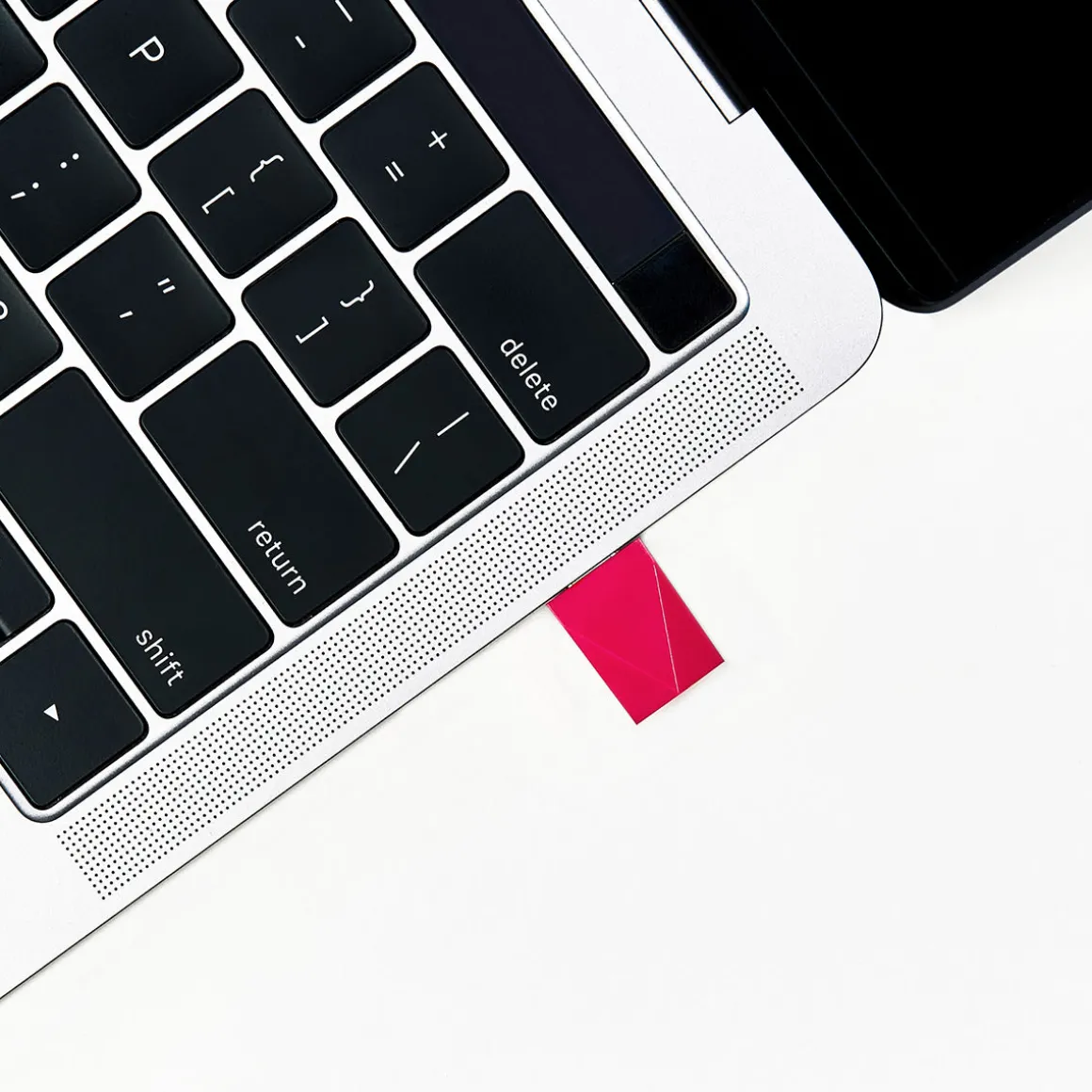 iPad-to-Monitor Adapter