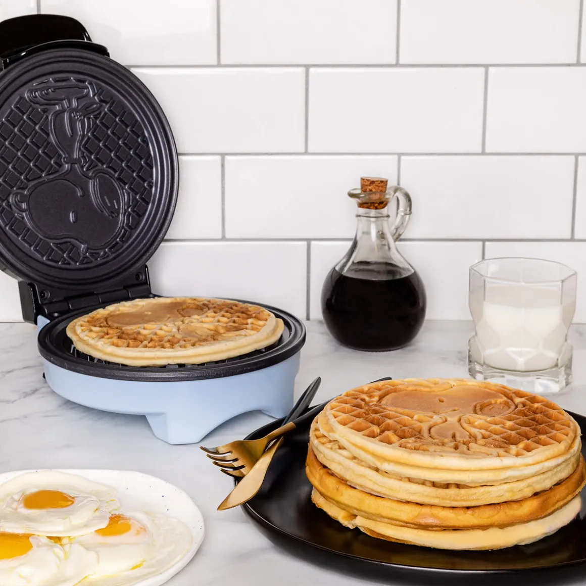 Peanuts Snoopy round Waffle Maker