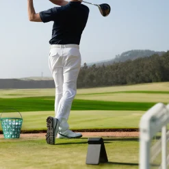 PRO Launch Monitor and 3D Driving Range Simulator