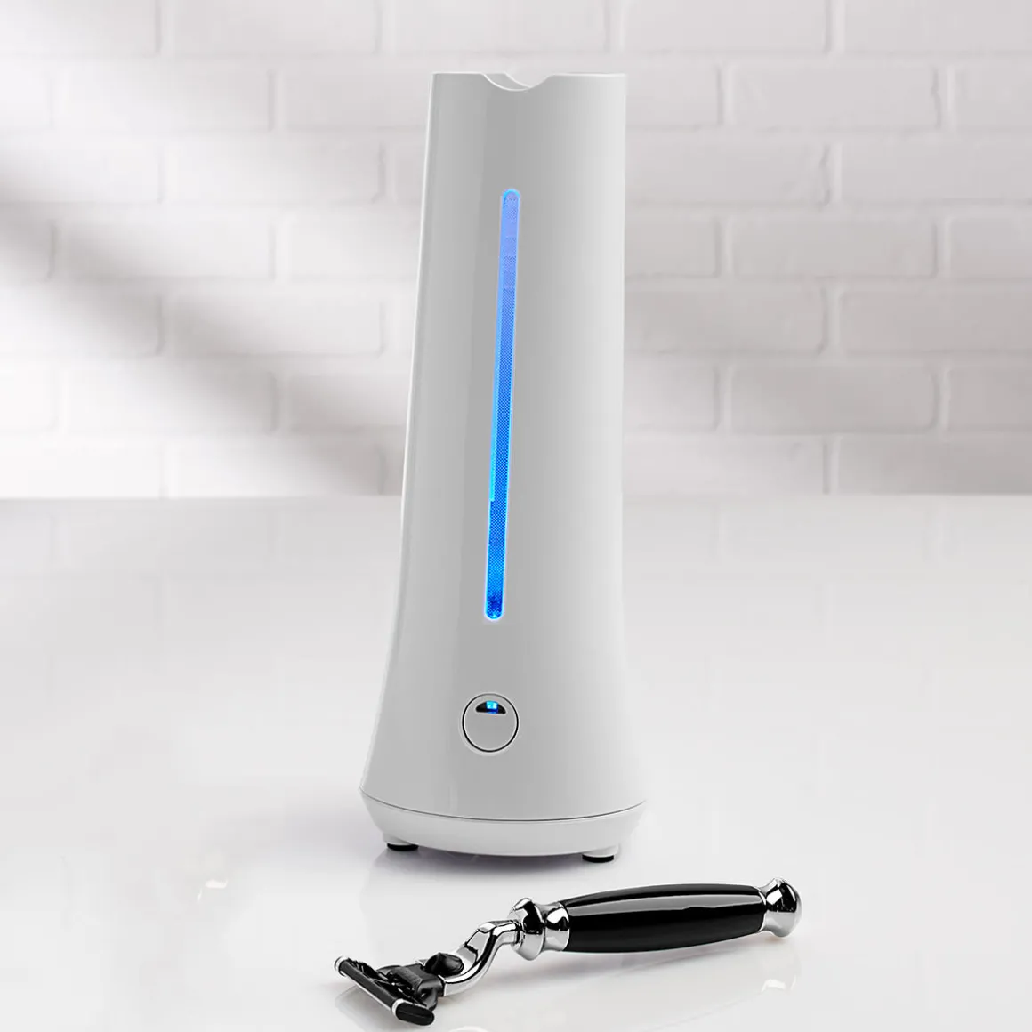 Razor Life Extending Dryer & Sanitizer