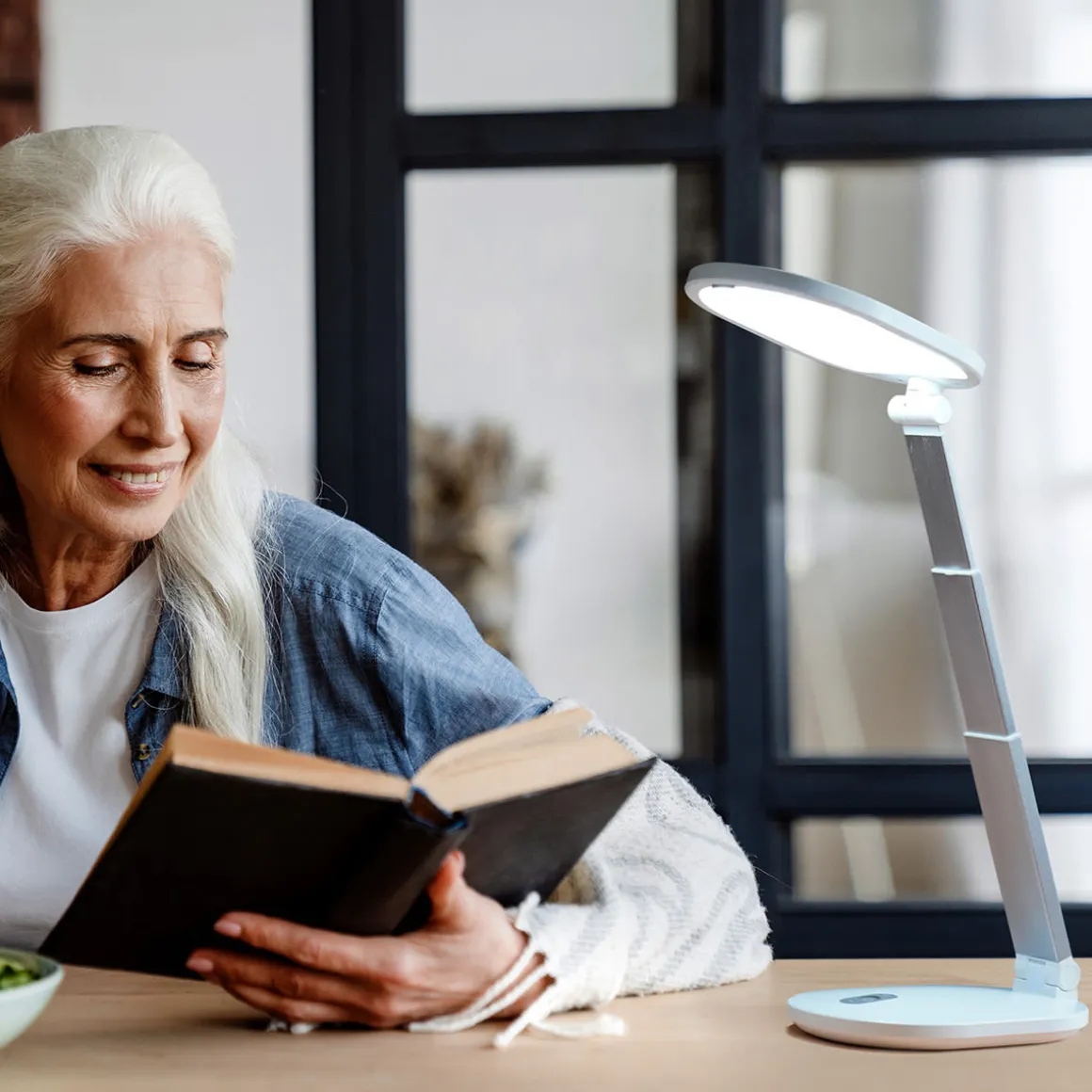 Rechargeable LED Tabletop Lamp