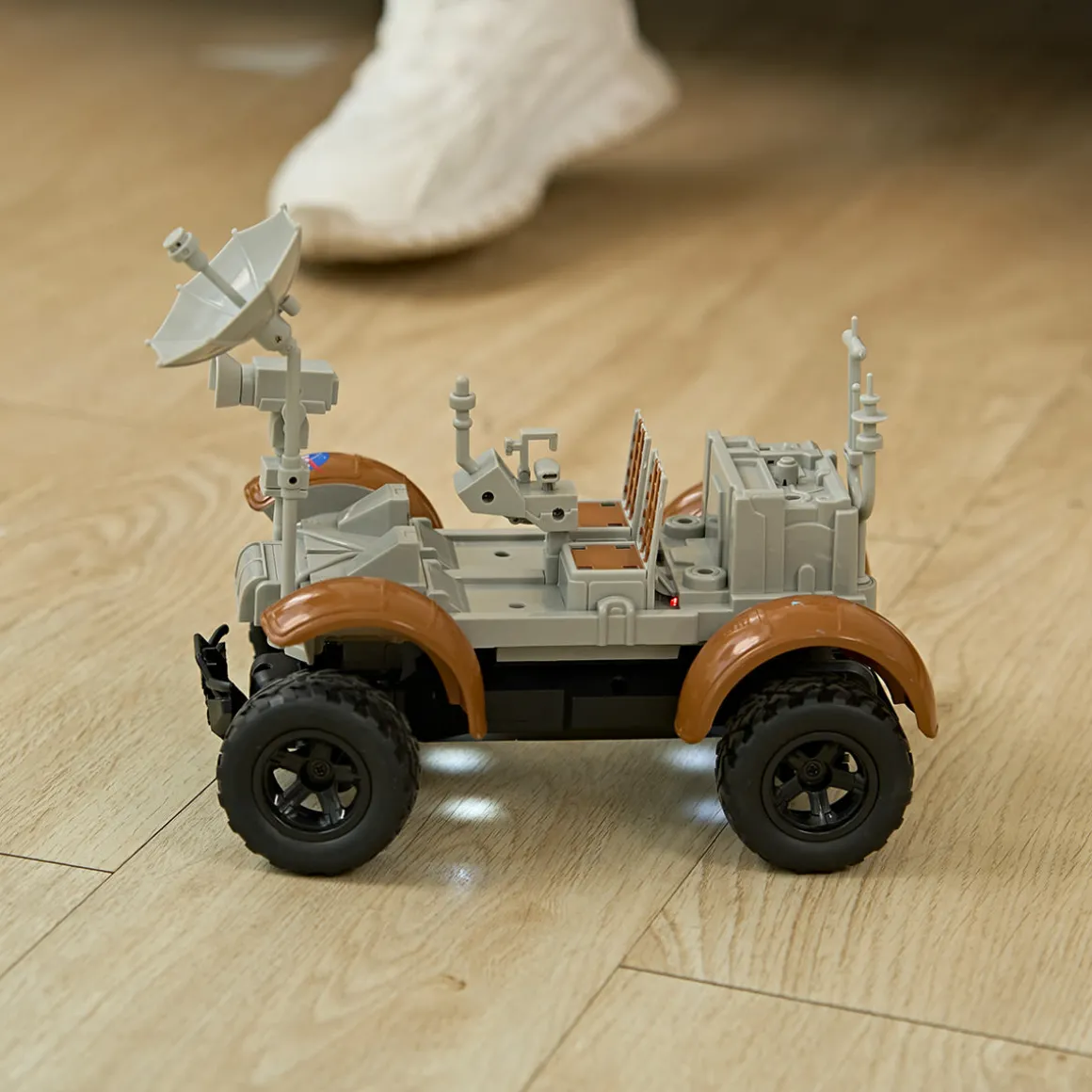 Smithsonian RC Luna Rover