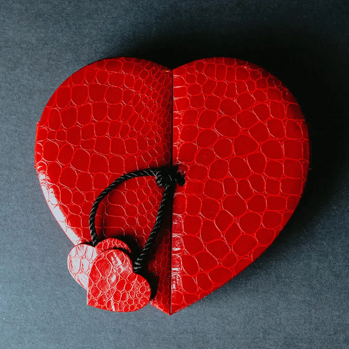 The Chocolate Season 20 Piece Faux Leather Heart Box