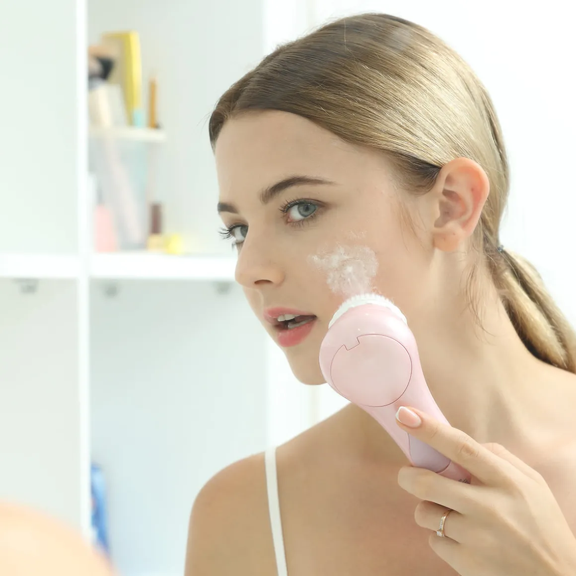 Ultrasonic Cleansing Facial Brush