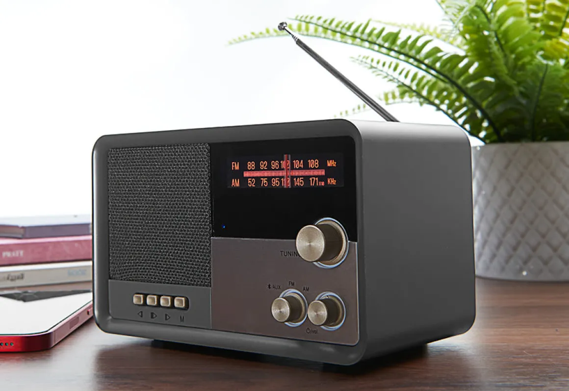 Vintage AM/FM Bluetooth Radio